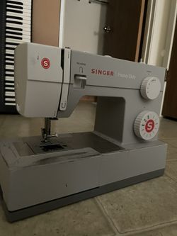 Singer Sewing Machine (Heavy Duty)