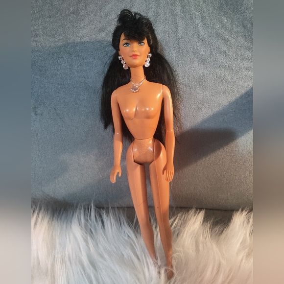 Vintage Sparkle Beach Barbie Kira Doll 1995