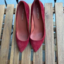 Red Pumps