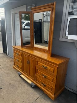 Mirror vanity dresser
