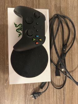 Xbox series s comes with controller