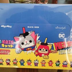 DC HEROS AND VILLANS SODA KATS 12 PACK (NEW)