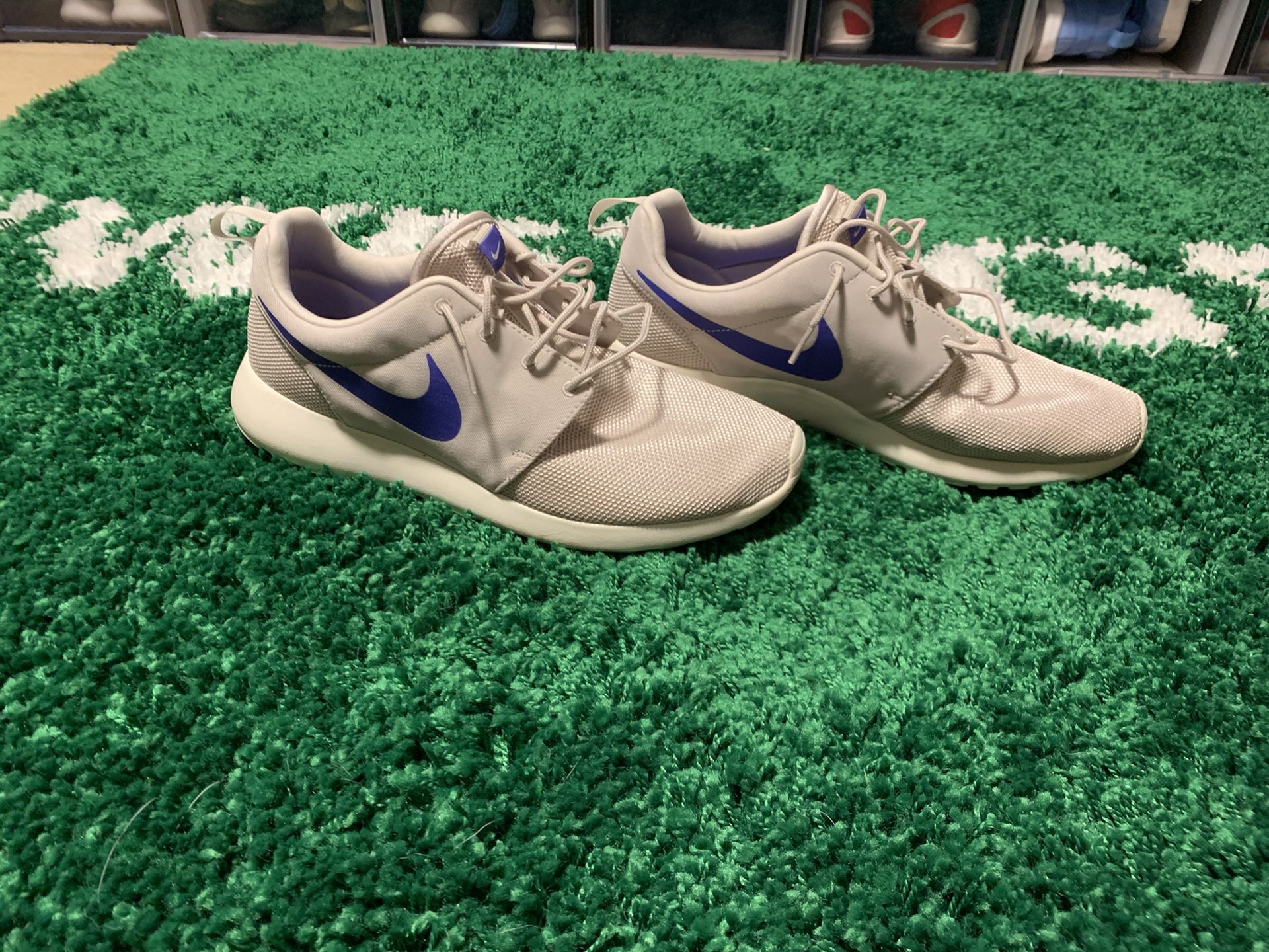 Nike roshes