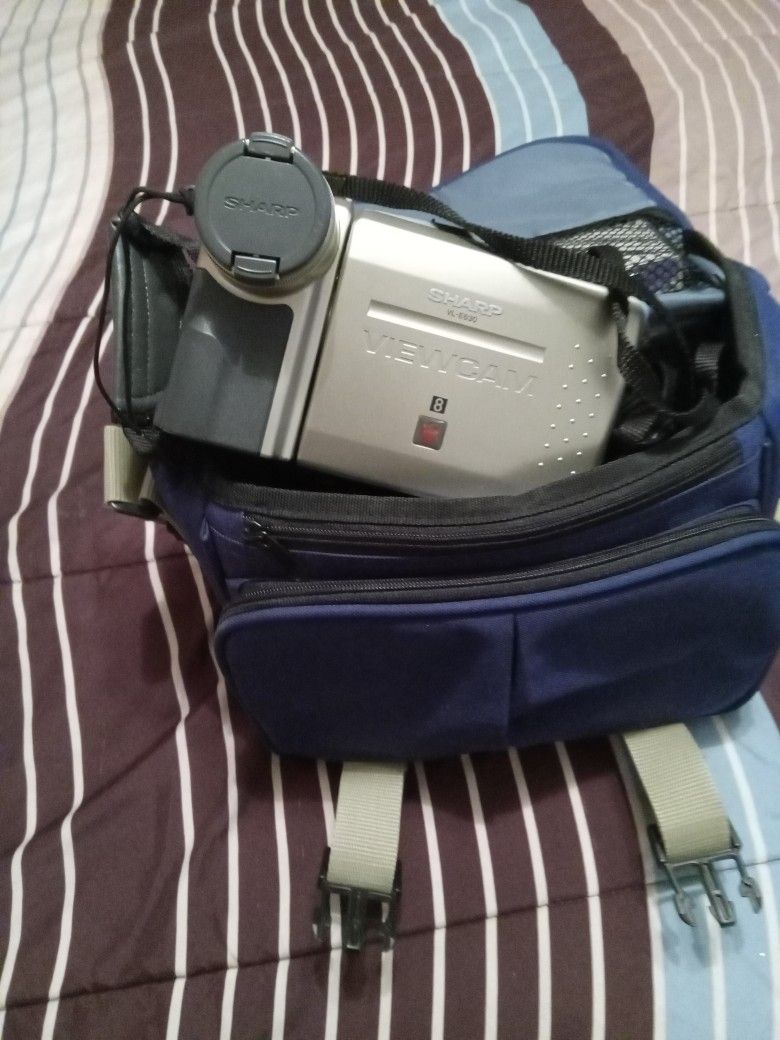 Sharp 8 Cam Corder/ 18 Power Zoom