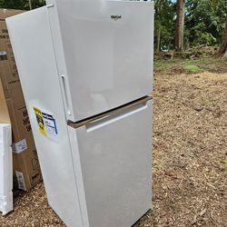 11.6cu ft  Refrigerator With Top Freezer