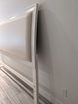 King headboard white