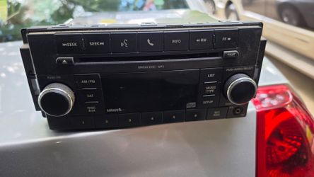 Original Chrysler 300 Radio