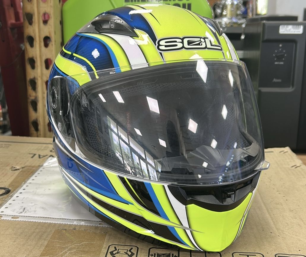 Sol Motorcycle Helmet in ( Hablamos Espanol)