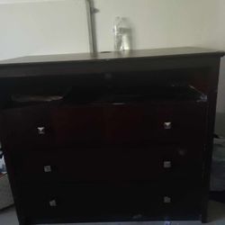 Dresser/TV Stand