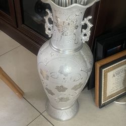 large flower/plant vase 