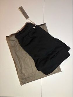 Essential Shorts Black