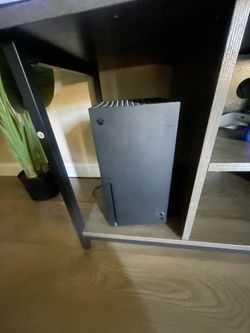 Xbox Series X / 2 controllers