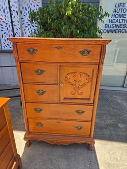 Lexington Furniture Victorian Sampler Collection Dresser