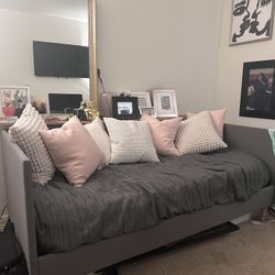 Twin Daybed & Mattress 