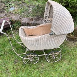 Antique Lloyd loom Baby Carriage 1917