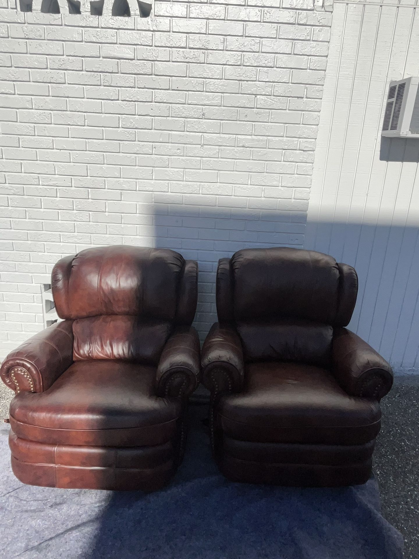 Brown Leather Oversized Recliners (Set of 2) – Comfortable & Heavy Duty
