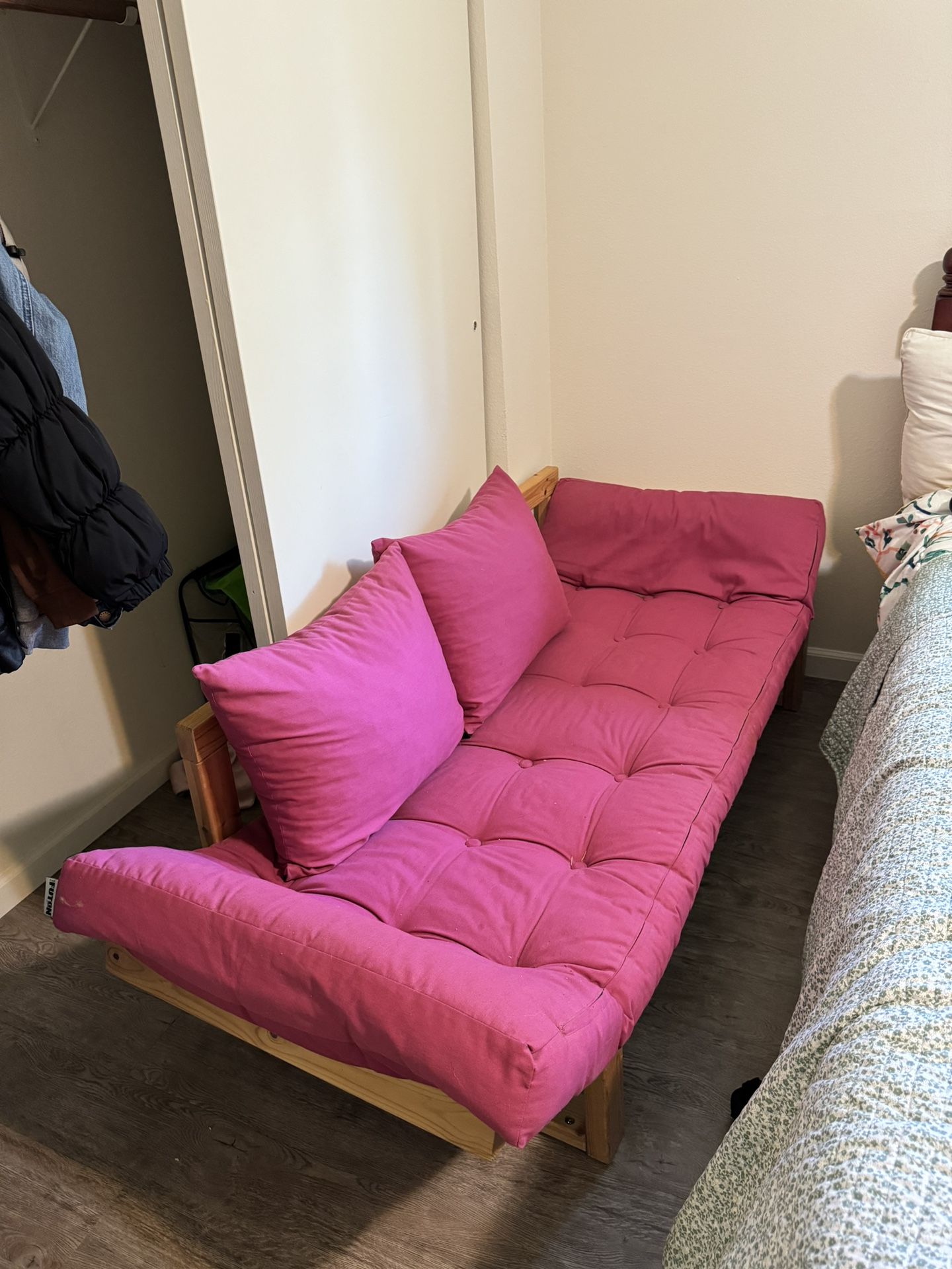 Pink Futon 🩷