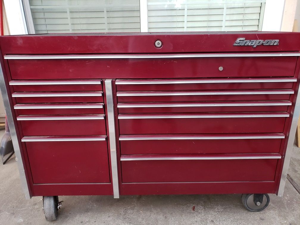 Snap-on Tool Box, Cranberry color Model# KRL761BPM. It comes with keys Exelente Conditions.  Serious buyers, please.  I'm asking $2,500  or reasonable