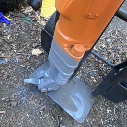 I -USED PNEUMATIC AIR JACK HAMMER AND 5-BREAKER GATS