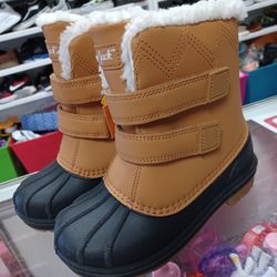 New Snow Boots Size 12