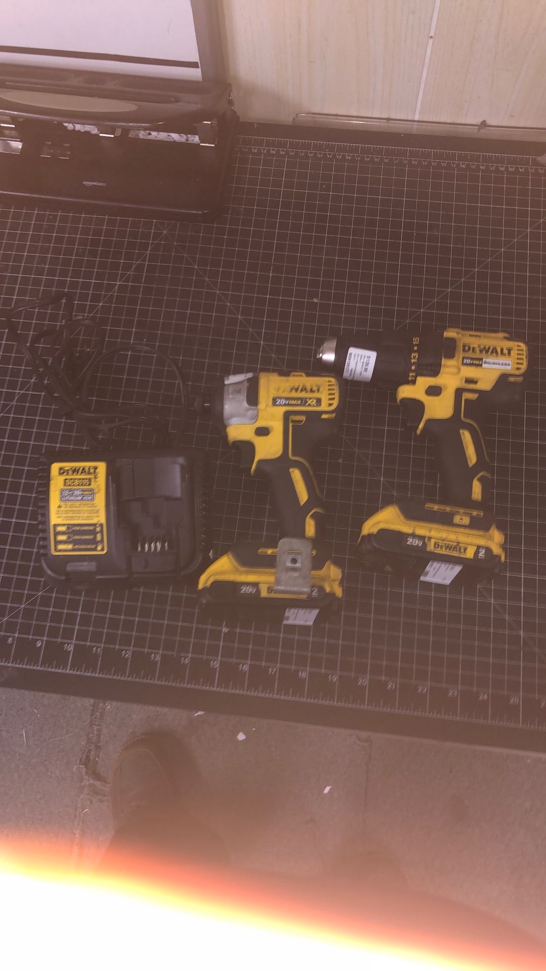 96091 Dewalt DCD777 20v Lithium Ion 1/2” Drill Driver & 1/4” Impact Driver W/ 2x2.0ah Batteries & Charger 585377