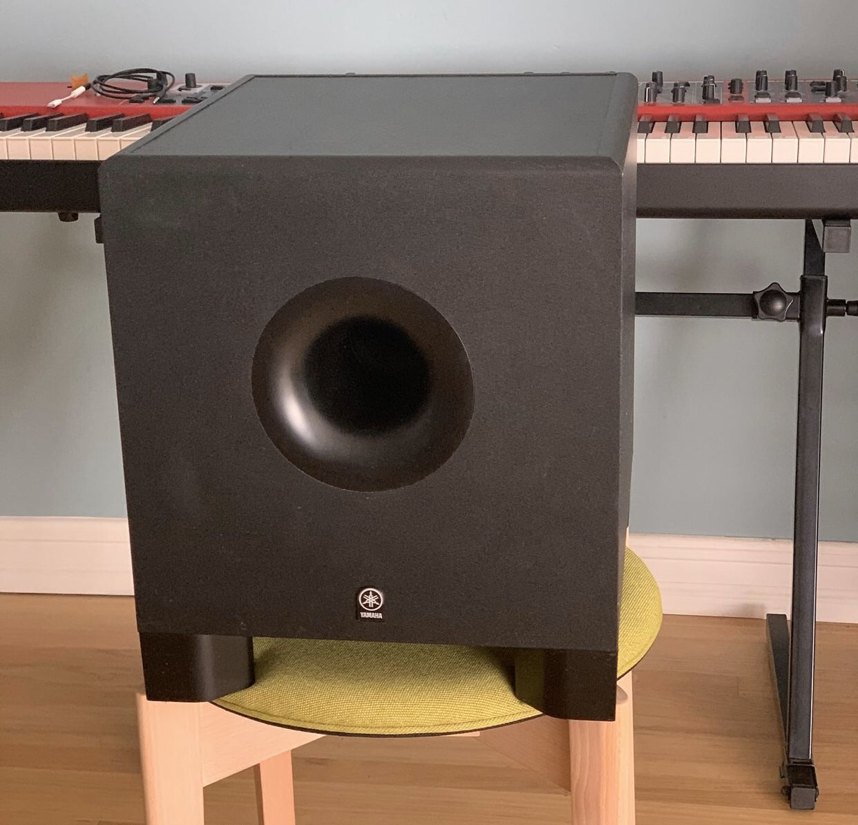 Yamaha HS10 Subwoofer with power cord and original box
