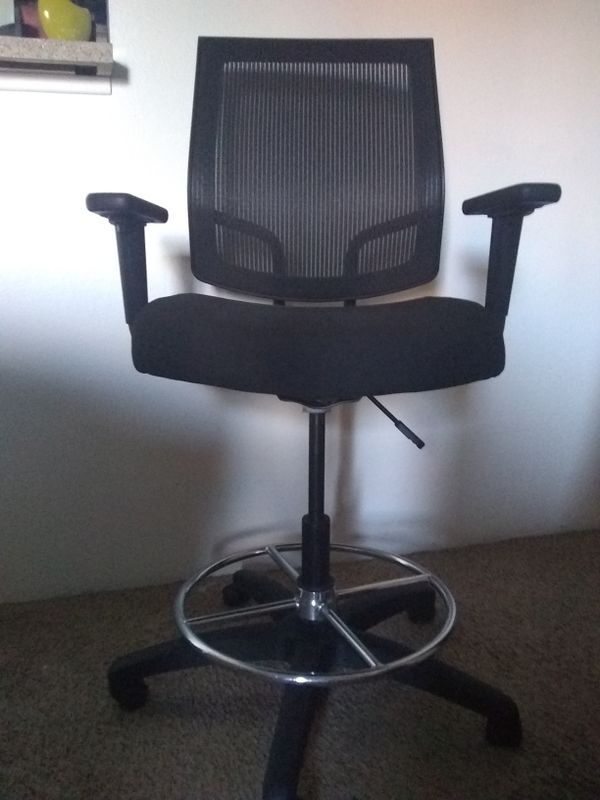 Black Mesh High Rise Office Chair For In Las Vegas Nv Offerup