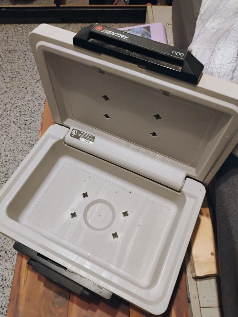 Sentry Fire Proof Lock Box,Has Key
