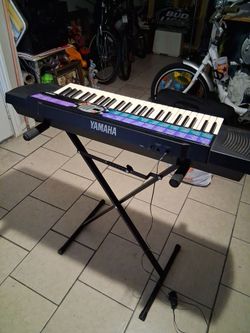Teclado YAMAHA trabajando bien