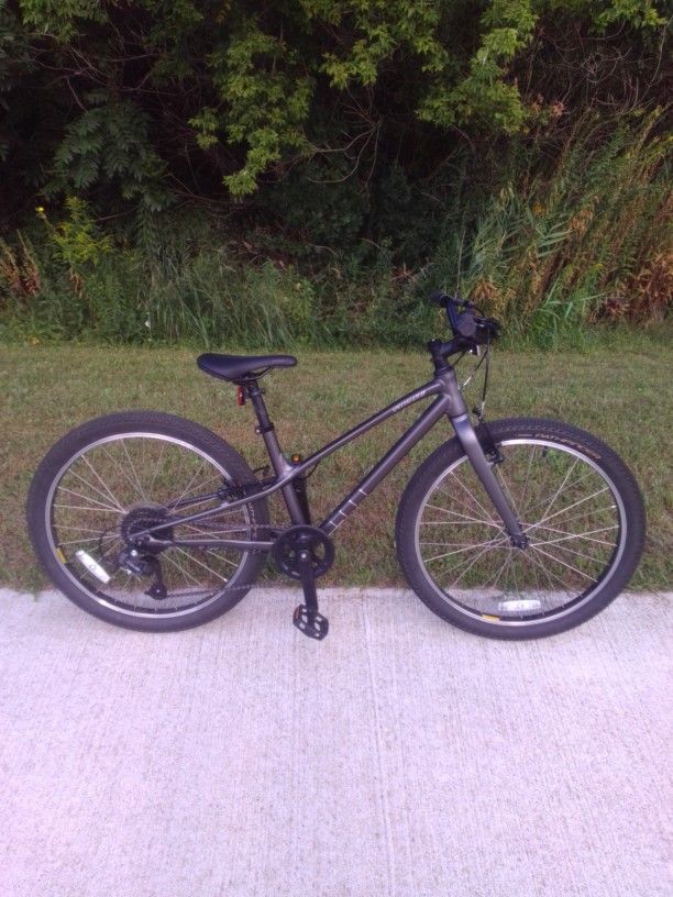 2022 SPECIALIZED JETT 24 SATIN SMOKE/FLAKE SILVER 24" Wheels Kids Hybrid Bike