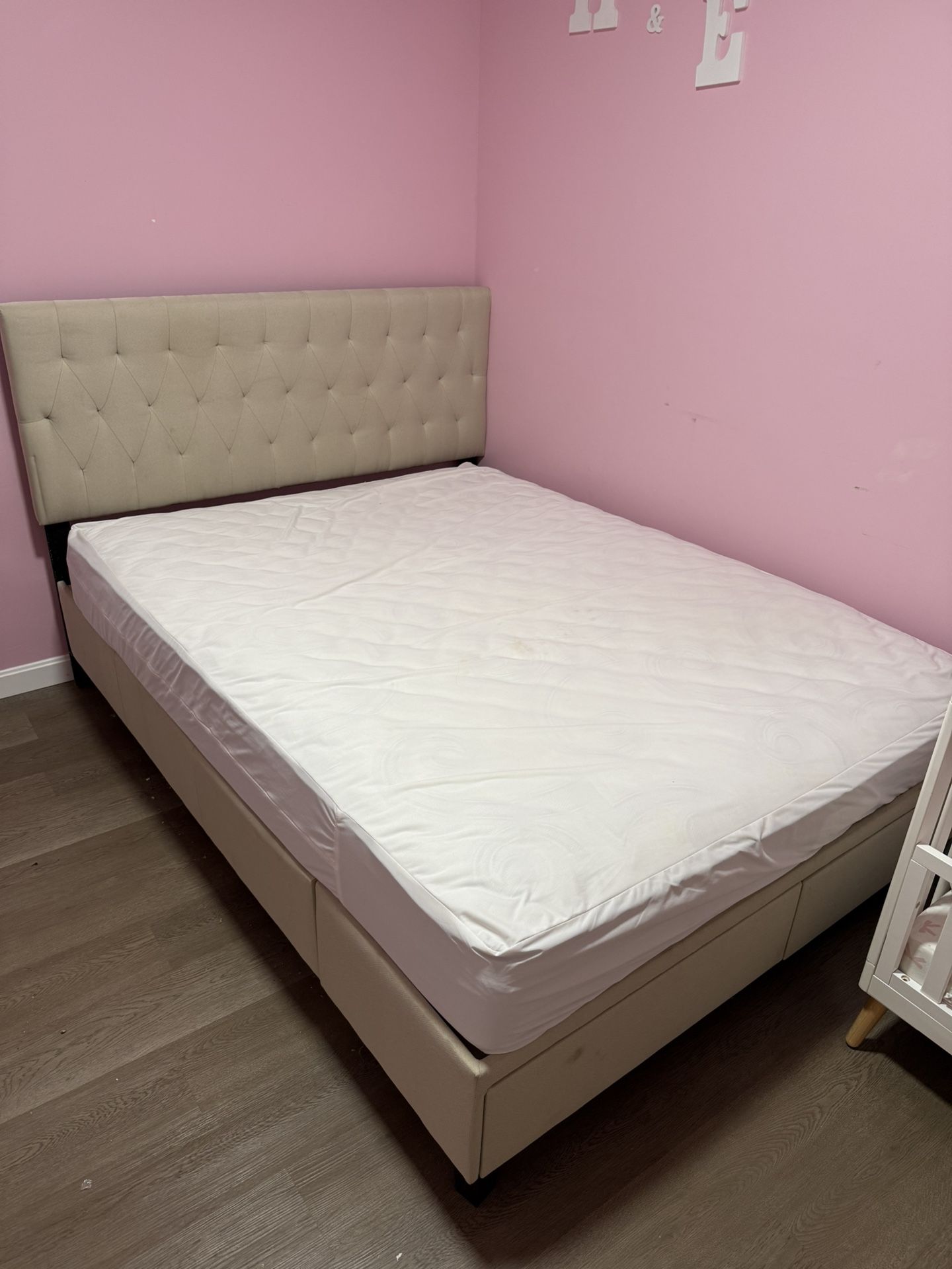 Queen Size Bed And Mattress