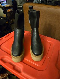 Women's platform boots