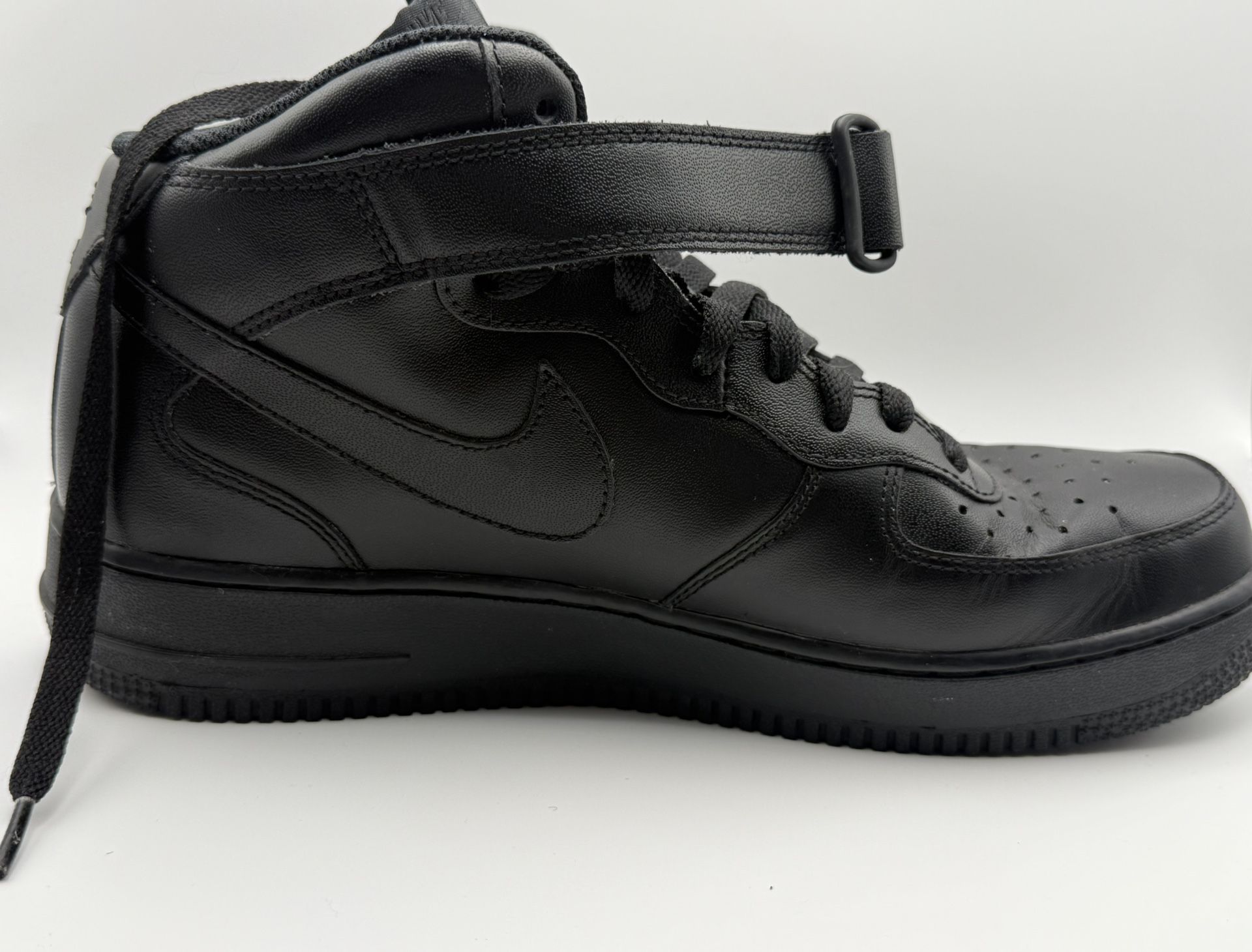 Air Force 1 ‘07 Mid Triple Black Size 10 Only Worn Once