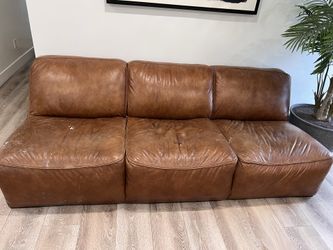 Living spaces leather sofa 🛋️