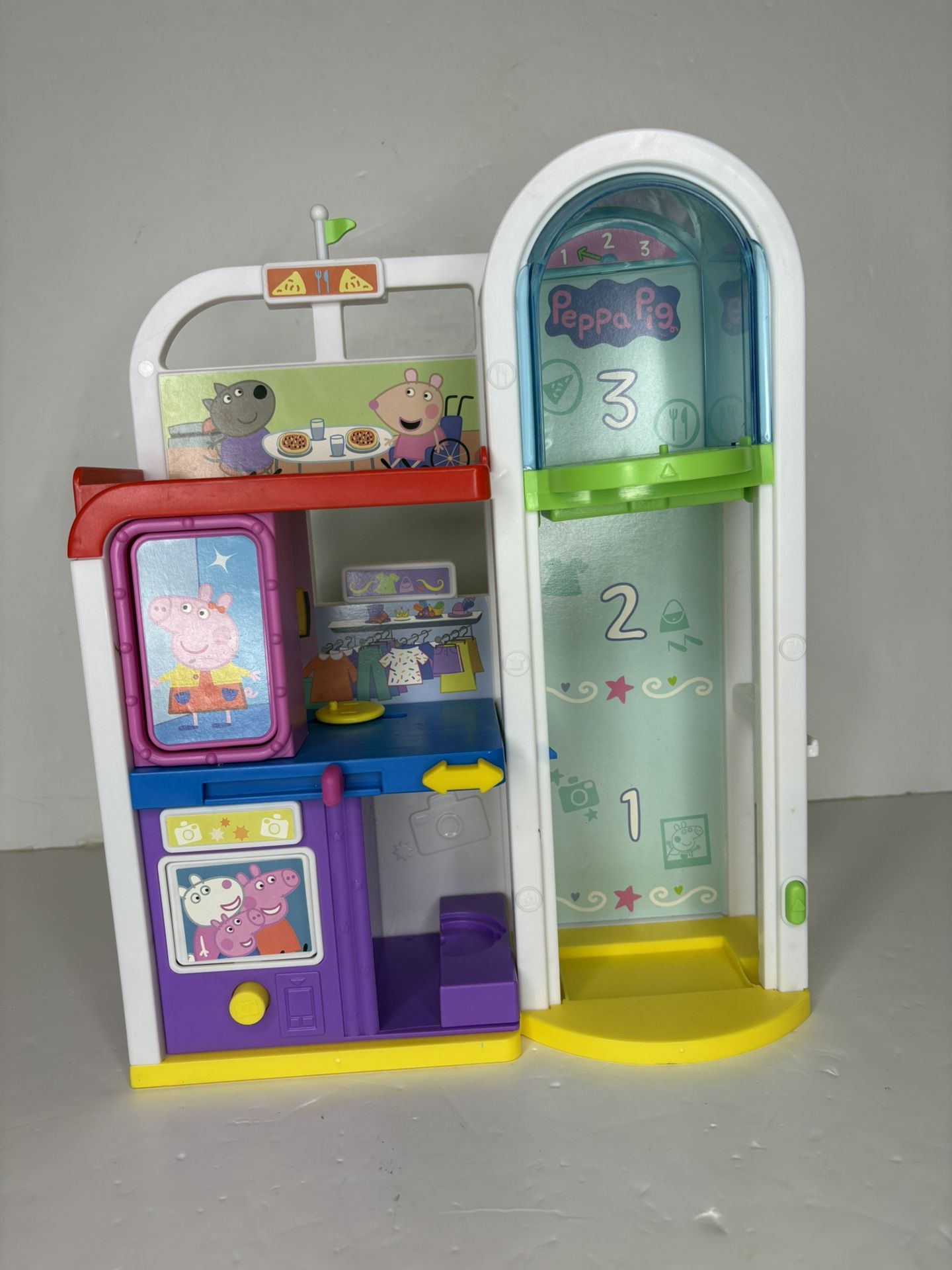 Peppa Pig mall/shopping center