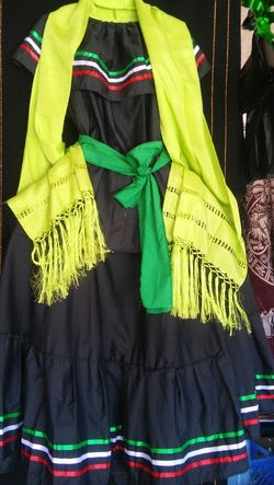 Juego de falda y blusa negro