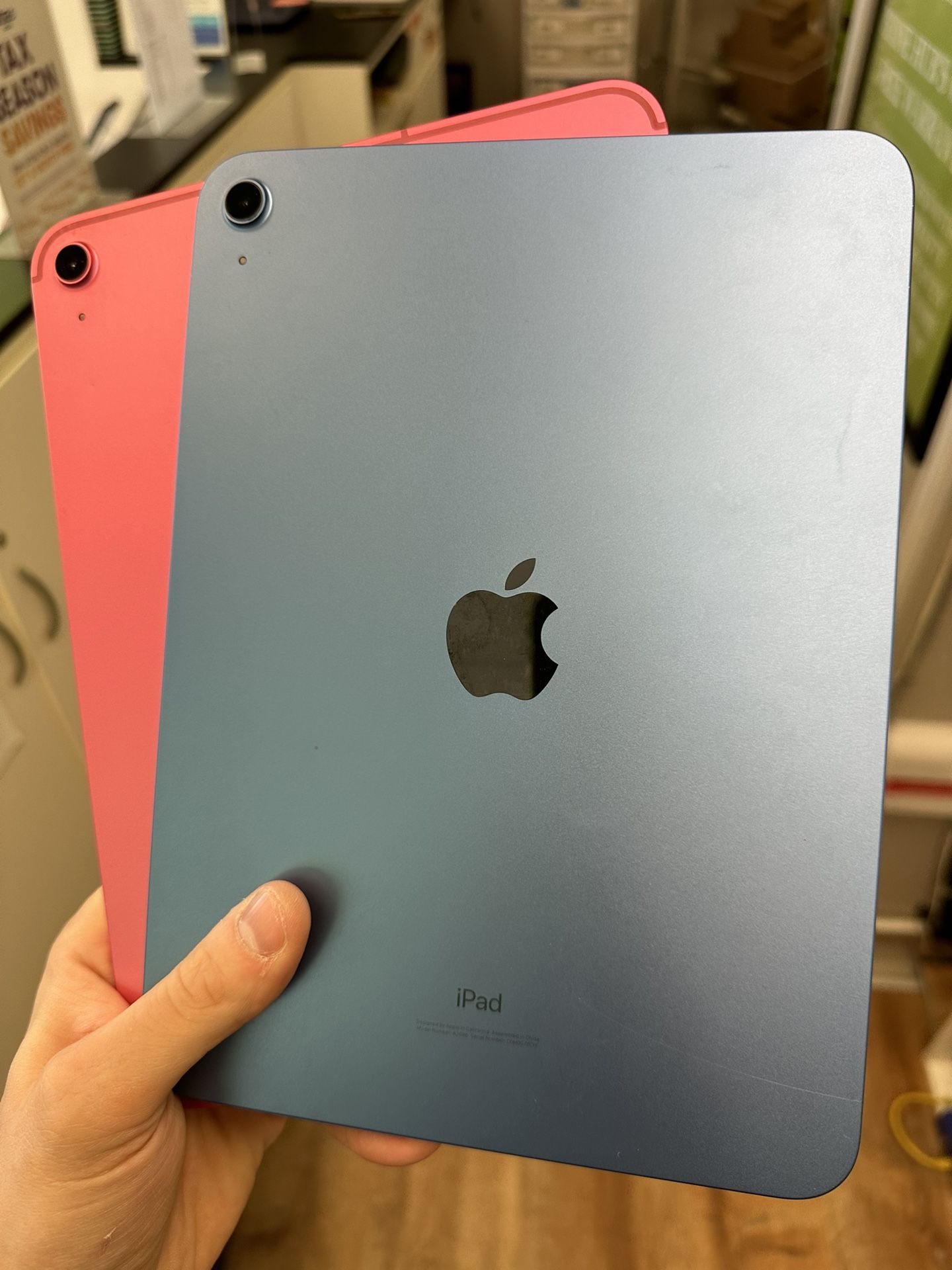 iPad 10th Gen. 64GB Cellular - All Colors