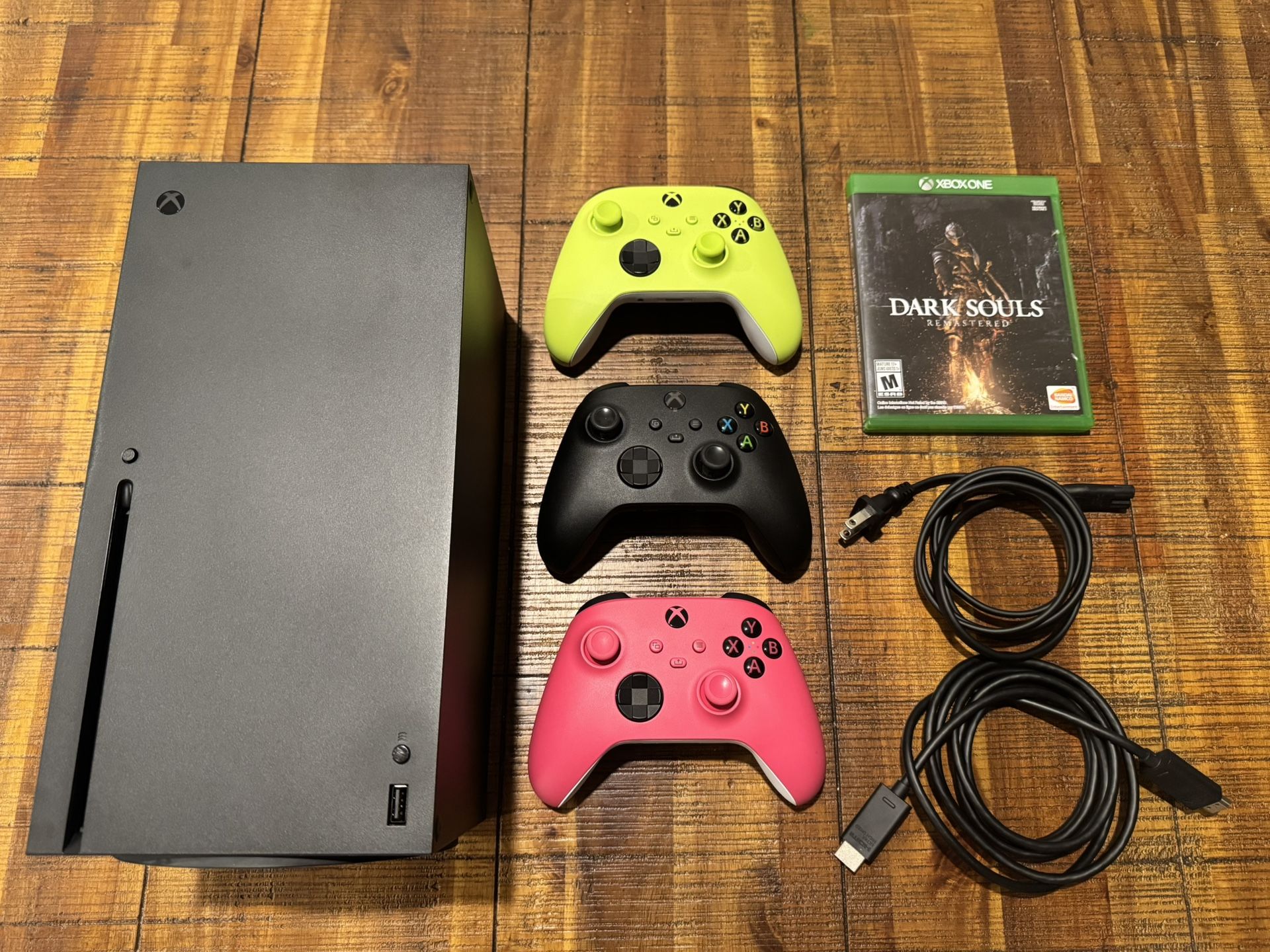 Xbox Series X 1TB - 3 Controllers - 1 Game