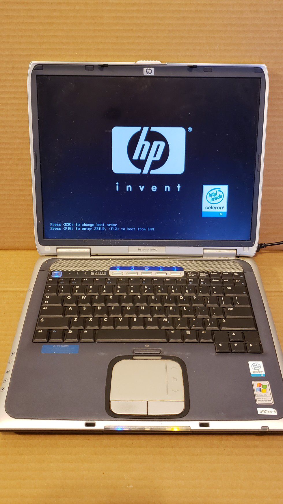 HP Pavilion ze4900 Windows XP Laptop Computer
