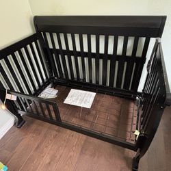 Delta 3 In 1 Crib.  Black, Used