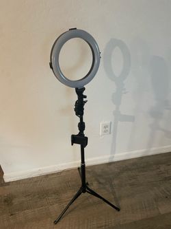 Ring light with tripod and remote
