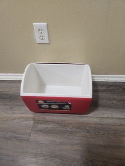 Nice cooler—can be used as a lunchbox. Pre-owned condition.