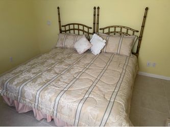 2 Twin beds with Headboards