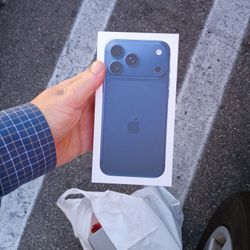 **BRAND NEW**VERIZON  IPHONE 17 PROMAX **UNOPENED