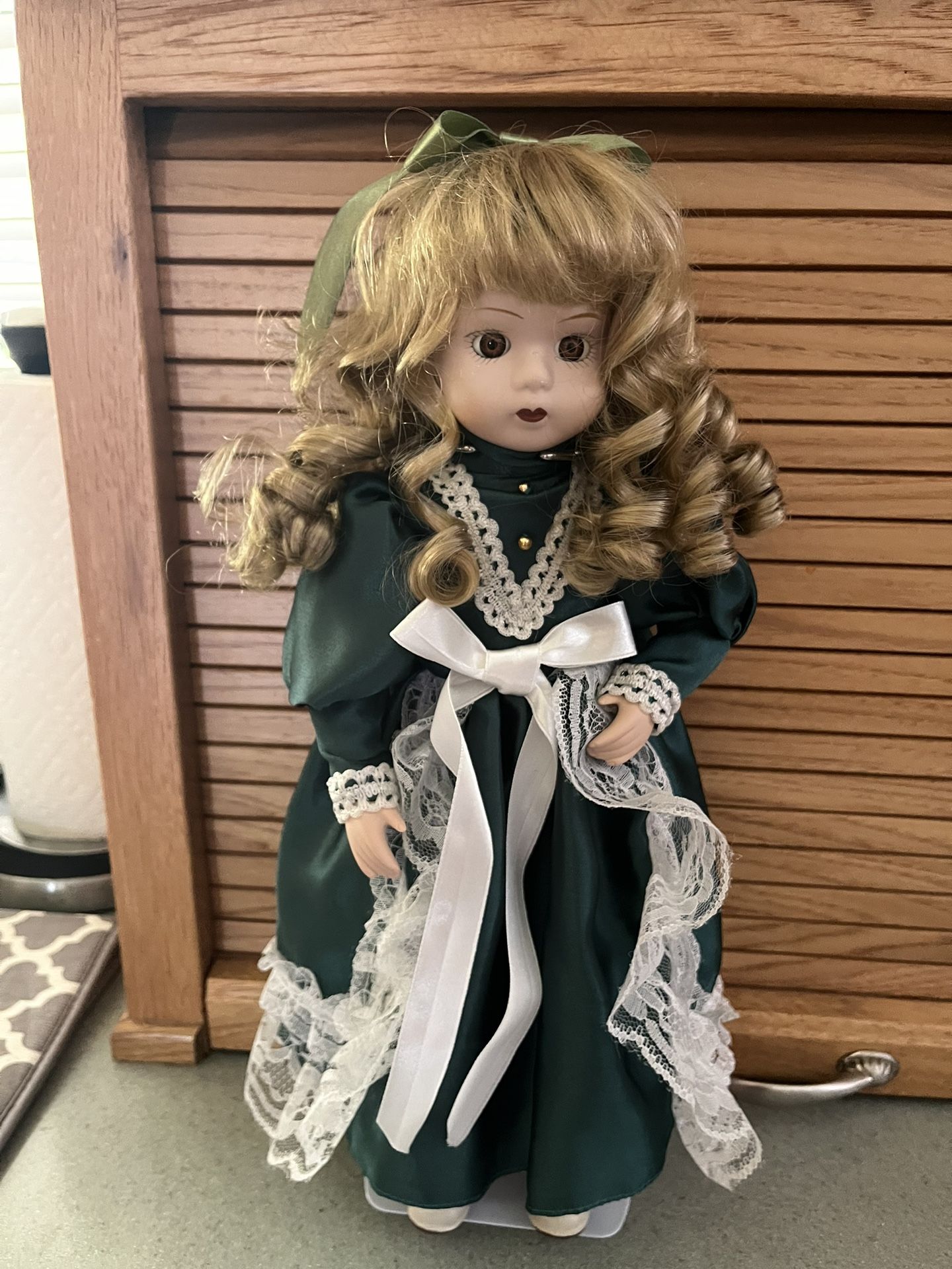 porcelain doll green velvet dress Vintage Victorian in a Christmas Holiday Do  La Guanaquita's Closet Redhead Porcelain Doll Porcelain Doll