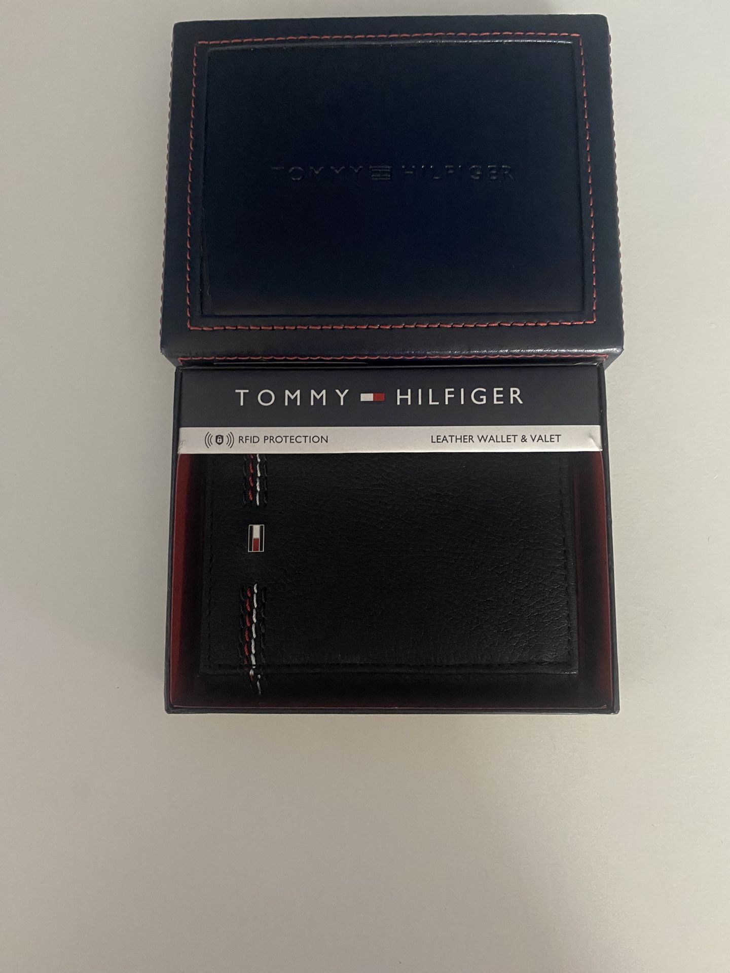 Tommy Hilfiger leather wallet NWT NEED GONE NOW‼️‼️