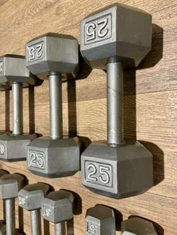 Beautiful Set Of Hex Cast Iron Dumbbells  In NEW CONDITION Total: 190 lbs
