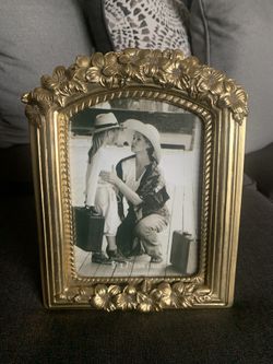 Abigail Huller Golden Floral Design 5” X 7” (13cm X 18cm) Picture Frame