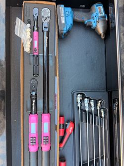 Torque wrenches