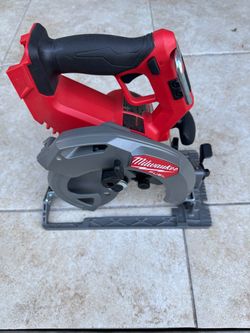 Milwaukee M18 FUEL 18V Lithium-Ion Brushless Cordless 7-1/4 in. Circular Saw (Tool-Only)